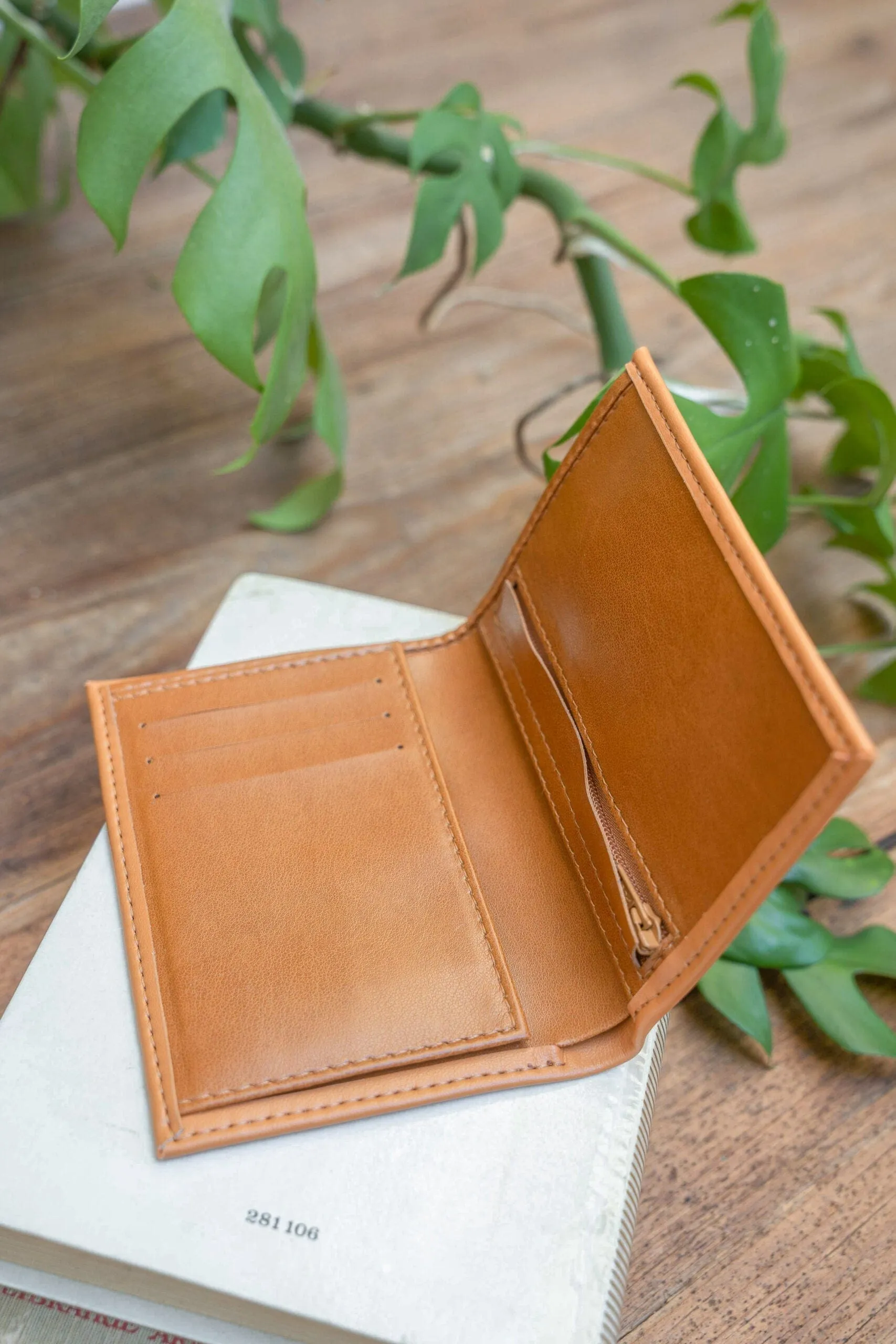 Baikal Apple Leather Vegan Wallet | Brown